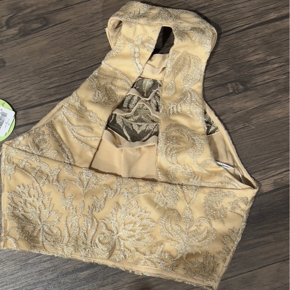 SPEECHLESS Size 1 Gold Cascade Formal Lace Sleevleess Midriff Halter Top. - Picture 9 of 10
